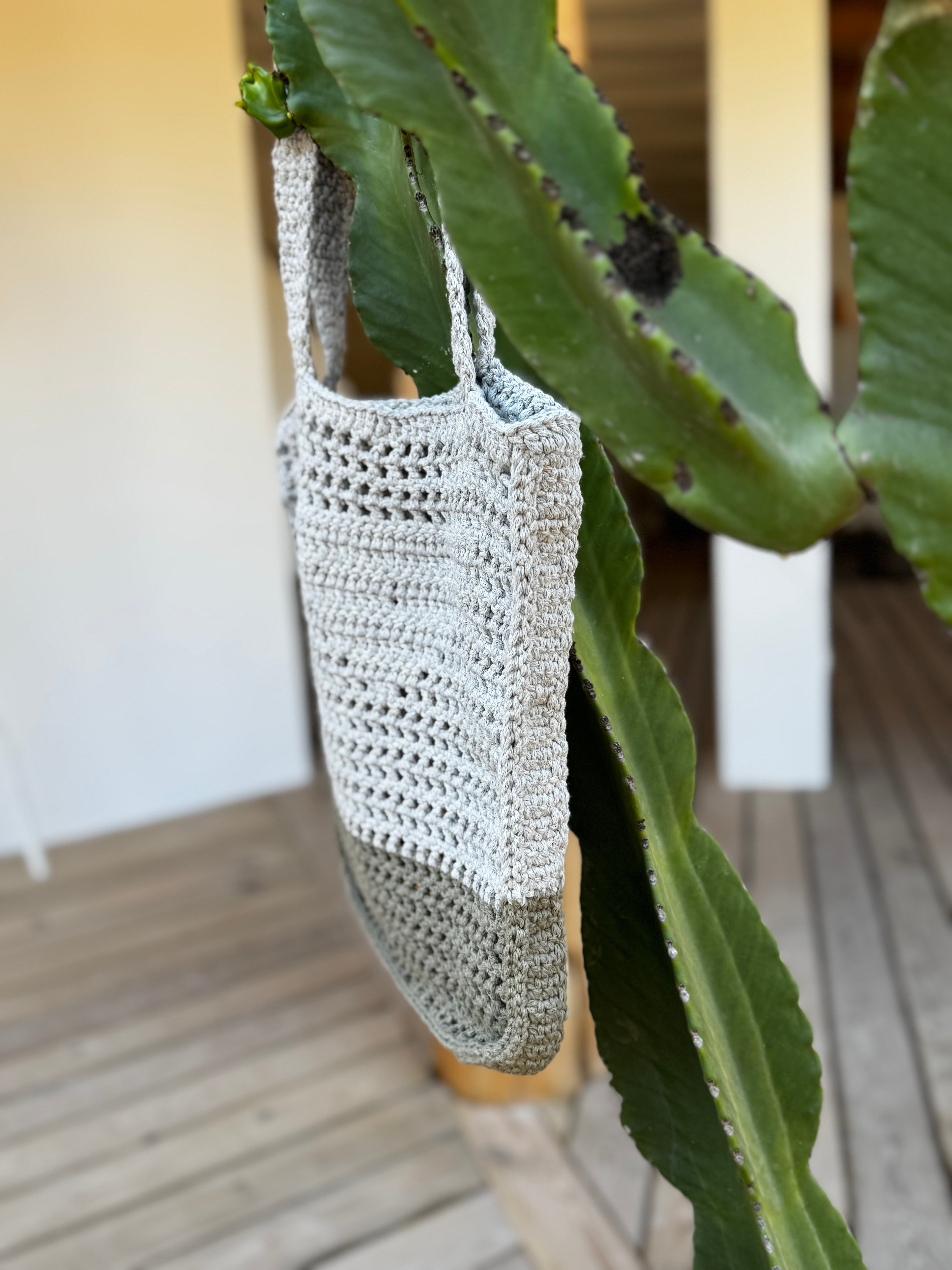 Crochet shoulder bag